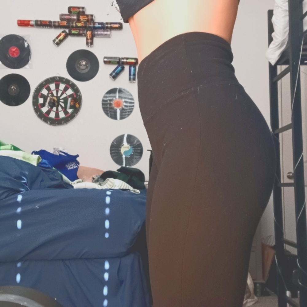 Black yoga pants size small